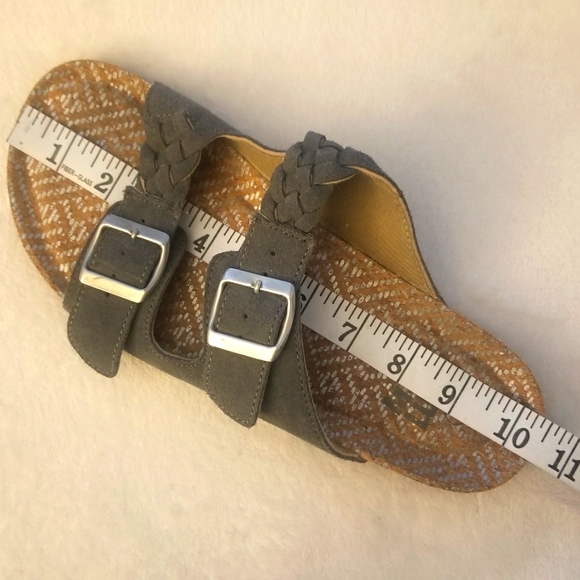 Muk Luks Women's Grey Double Strapped Slip on Sandals, size 9 - Picture 6 of 6